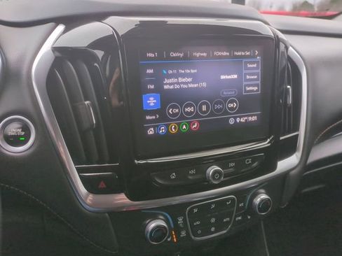 Used 2021 Chevrolet Traverse RS image 35