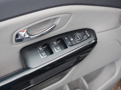 Used 2016 Kia Sedona EX image 19