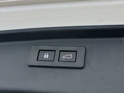 Used 2025 Subaru Outback Premium AWD/4WD image 32