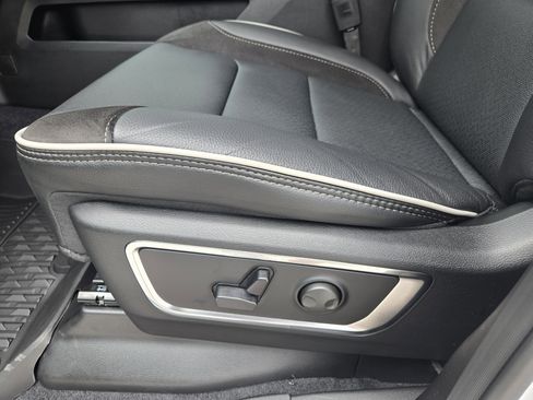 New 2026 RAM 1500 Laramie AWD/4WD image 19