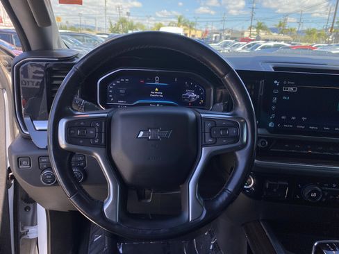 Used 2022 Chevrolet Silverado 1500 LT Trail Boss w/ LT Trail Boss Premium Package AWD/4WD image 13