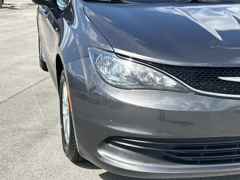 Used 2020 Chrysler Voyager Lxi FWD image 13