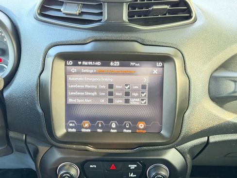 Used 2021 Jeep Renegade Latitude AWD/4WD image 59