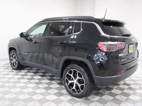 Used 2024 Jeep Compass Limited AWD/4WD image 9