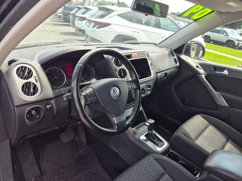 Used 2009 Volkswagen Tiguan SE AWD/4WD image 16