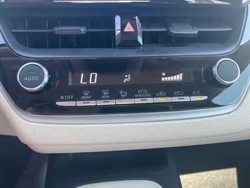 Used 2025 Toyota Corolla LE FWD image 21
