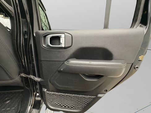 Used 2020 Jeep Gladiator Overland AWD/4WD image 19