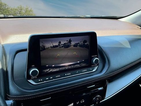 Certified 2023 Nissan Rogue SV FWD image 14
