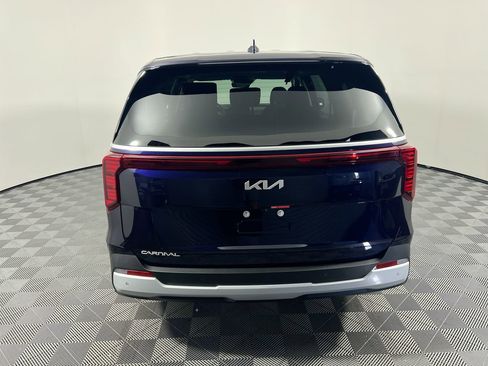 New 2026 Kia Carnival FWD image 4