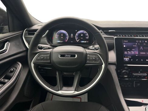 New 2025 Jeep Grand Cherokee Laredo w/ Luxury Tech Group I RWD image 12
