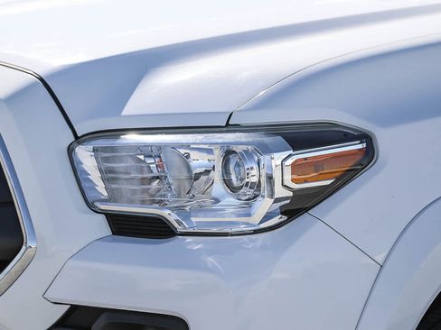 Certified 2020 Toyota Tacoma SR5 image 9