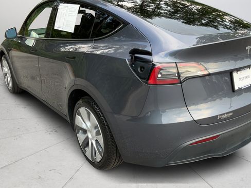 Used 2023 Tesla Model Y AWD image 27