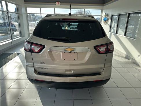 Used 2017 Chevrolet Traverse LT w/ Style and Technology Package image 5