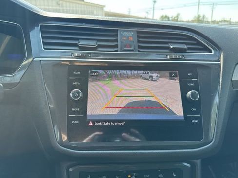 Used 2024 Volkswagen Tiguan SE image 24