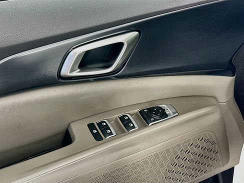 Used 2025 Kia Carnival FWD image 15