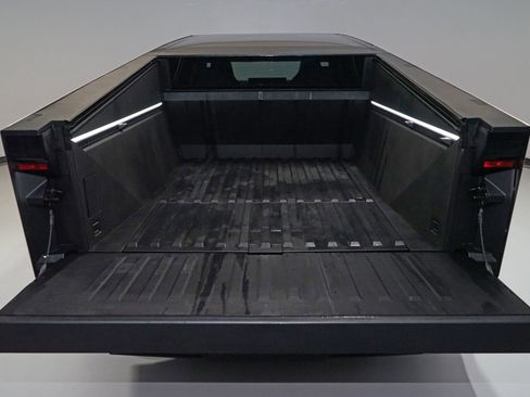 Used 2024 Tesla Cybertruck AWD Crew Cab image 9