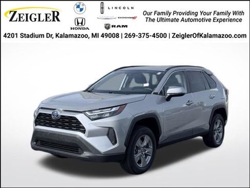 Used 2022 Toyota RAV4 XLE w/ Convenience Package AWD/4WD image 1