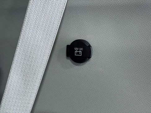 Used 2023 Chrysler Pacifica Touring-L FWD image 12