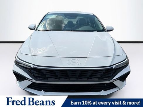 New 2026 Hyundai Elantra SE FWD image 2