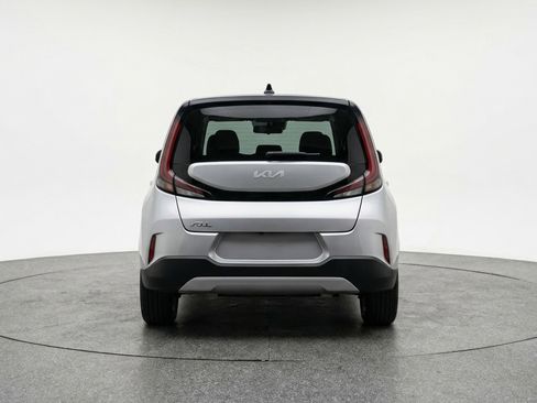 Used 2025 Kia Soul LX w/ LX Technology Package FWD image 7