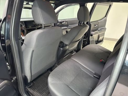Used 2017 Toyota Tacoma TRD Off-Road image 22