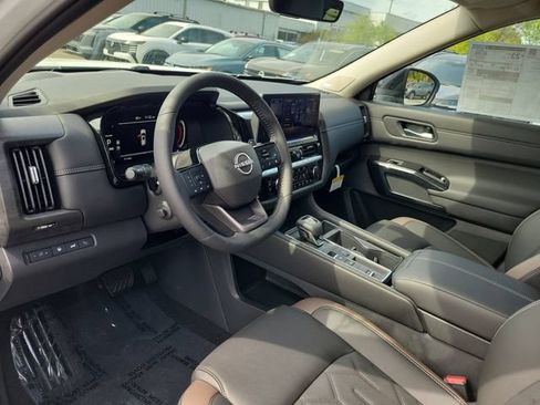 New 2026 Nissan Pathfinder Platinum FWD image 7