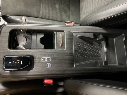 Used 2023 Nissan Ariya FWD image 19