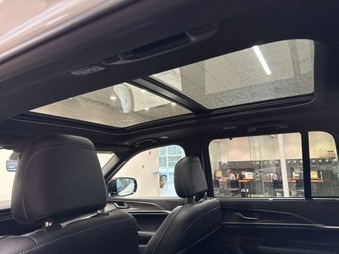 New 2025 Jeep Grand Cherokee Limited w/ Luxury Tech Group II AWD/4WD image 38