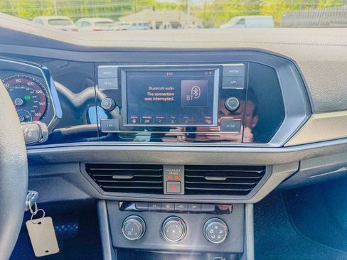 Used 2019 Volkswagen Jetta S w/ Driver Assistance Package image 9