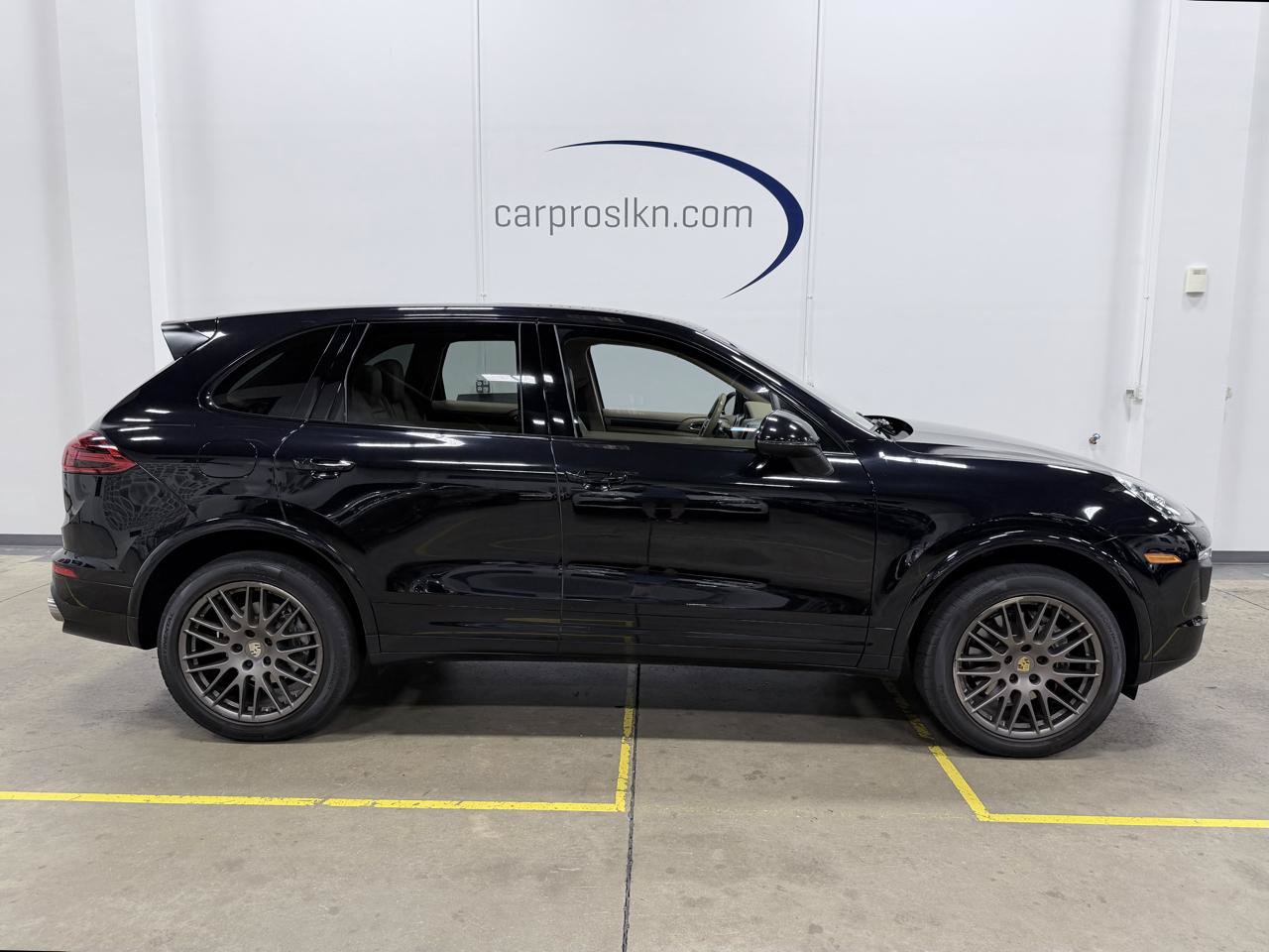 Used 2017 Porsche Cayenne Platinum Edition AWD/4WD image 8