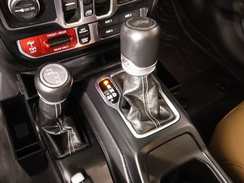 Used 2023 Jeep Wrangler Unlimited Rubicon w/ LED Lighting Group AWD/4WD image 9
