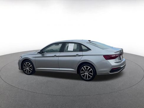 Used 2025 Volkswagen Jetta SE image 10