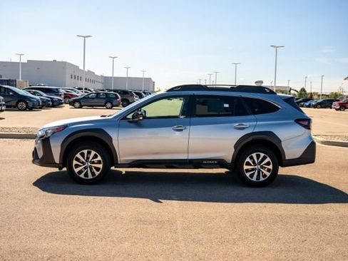 Used 2024 Subaru Outback Premium AWD/4WD image 4
