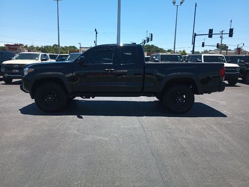 Used 2020 Toyota Tacoma SR w/ SX Package AWD/4WD image 4