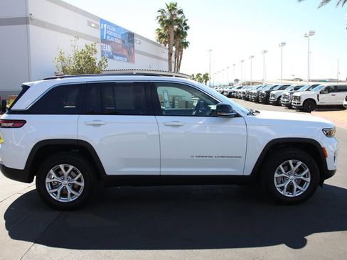 Used 2023 Jeep Grand Cherokee Limited AWD/4WD image 10