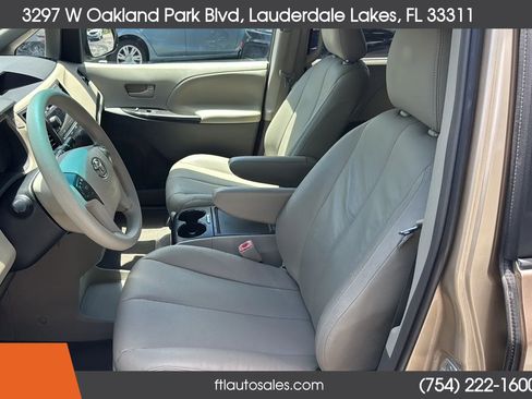 Used 2012 Toyota Sienna LE FWD image 18