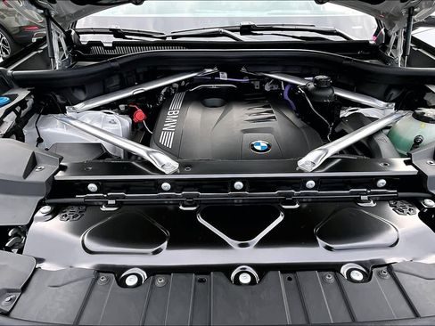 New 2026 BMW X5 xDrive40i w/ M Sport Package AWD/4WD image 16