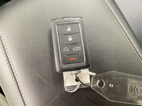 Used 2023 Jeep Grand Cherokee Limited image 32