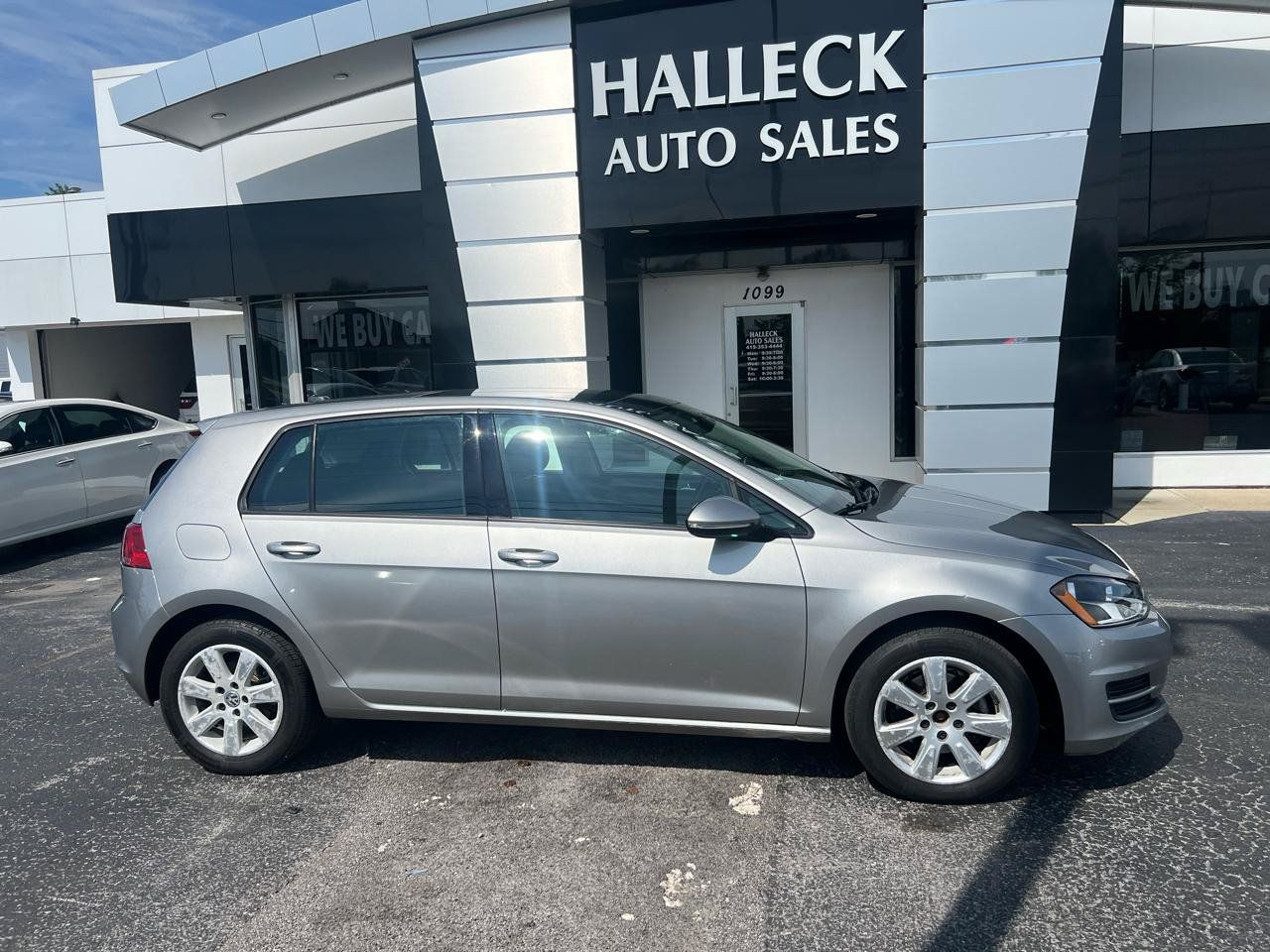 Used 2017 Volkswagen Golf Wolfsburg Edition FWD image 1