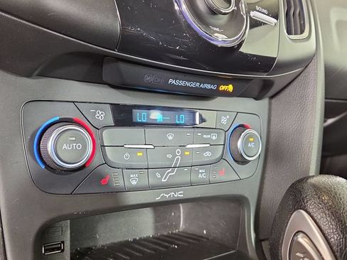 Used 2017 Ford Focus SEL w/ Cold Weather Package FWD image 21