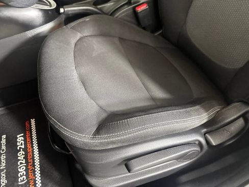 Used 2018 Kia Soul + FWD image 12