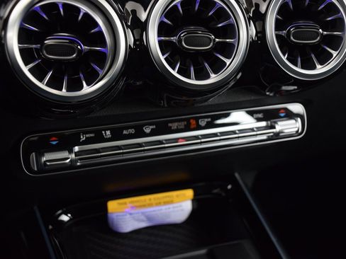 New 2025 Mercedes-Benz GLB 35 AMG 4MATIC image 24