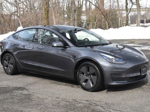 Used 2023 Tesla Model 3 Standard Range image 12