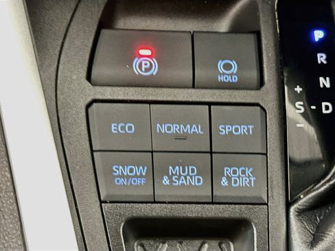 Used 2022 Toyota RAV4 XLE AWD/4WD image 26