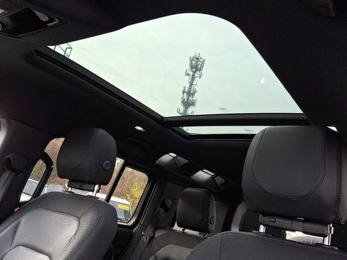 Certified 2023 Land Rover Defender 110 X-Dynamic SE image 13