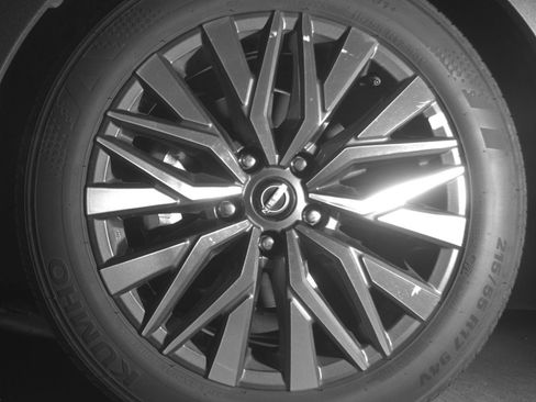 Used 2025 Nissan Altima 2.5 SV FWD image 14