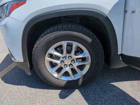 Used 2020 Chevrolet Traverse LT FWD image 33
