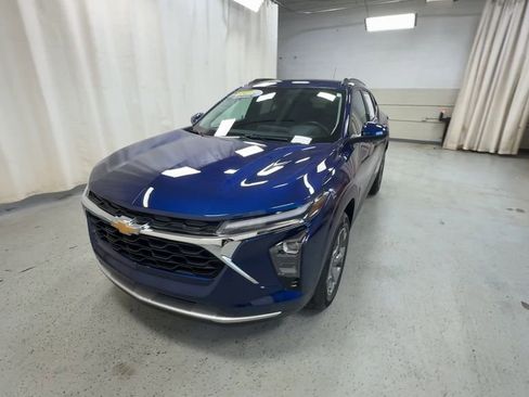 Used 2024 Chevrolet Trax LT w/ Driver Confidence Package image 4