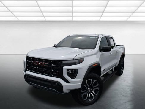 Used 2024 GMC Canyon AT4 w/ Canyon Safety Plus Package AWD/4WD image 6