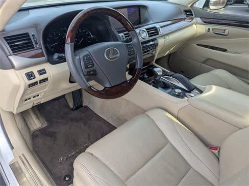 Used 2016 Lexus LS 460 w/ Comfort Package image 2